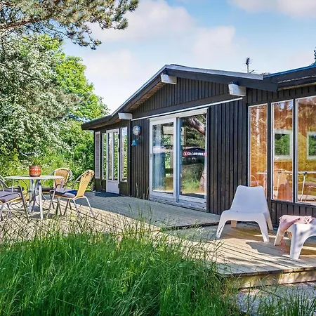 Three-bedroom In Martofte